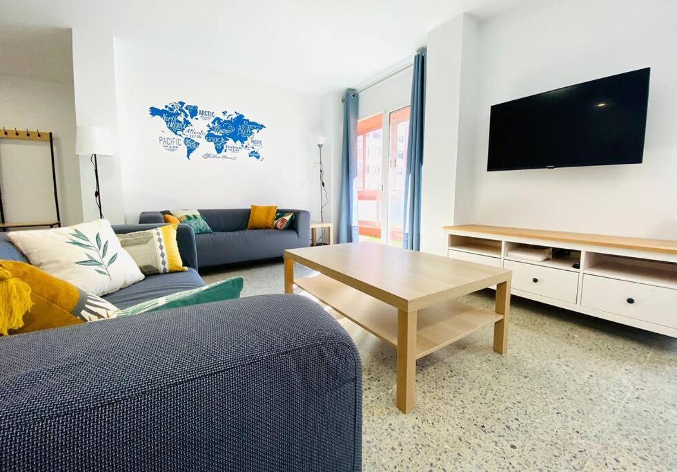 Spacious & Bright Flat Near The Apartamento Valencia